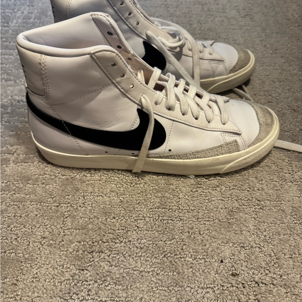 Nike White and Black High-Tops